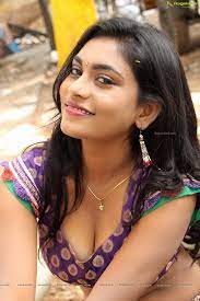 Indian hot girls cleavage image. Pin On Desi Beauty