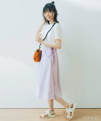 西野七瀬は白tシャツ 白サンダルでスポミックスコーデ 毎日コーデ 白tシャツ ファッション 西野