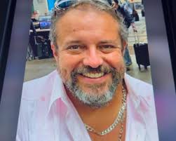 I chose some more photos, set to “Remember.” Super Fan & Collector, @Mark  Potter, posted this Live 2005 Recording, from a show with Raul & pianist  Robert Chevrier. “Remember” is also featured