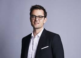 It connects shoppers with more than 980 stores and brands through a single internet storefront that offers a seamless logistical experience for both. 5 Questions To Andrew Robb Chief Operating Officer At Farfetch