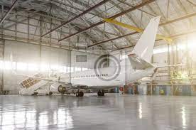 Browse our listings to find jobs in germany for expats, including jobs for english speakers or those in your native language. Das Flugzeug Im Hangar Hinter Dem Ganzen Flugzeug Und Der Gangway Fototapete Fototapeten Chassis Gangway Luft Und Raumfahrt Myloview De