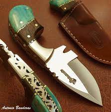 Damascus knife with damascus bolster and camel bone handle, its very solid feel, collectible knife bowing knife forged damascus bowie knife overview: Antonio Banderas 1 Of A Kind Rare Custom Skinning Knife Full Tang Damascus Skinning Knife Knife Sword