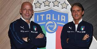 Gianluca vialli (born 9 july 1964 in cremona) is an italian football manager and former footballer who played as a forward. Gianluca Vialli Torna In Nazionale Dimagrito E Irriconoscibile Foto E Video Oggi