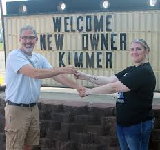 Charles City restaurant changes owners, Dave passes the spatula to 'Kimmer' 