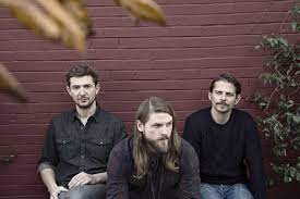 Mighty oaks are an indie/folk rock trio made up of ian hooper (us), claudio donzelli (italy) and craig saunders (uk). Westzeit Mighty Oaks