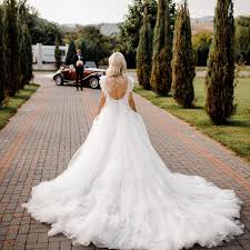 Andreea bălan (35 de ani) și george burcea (31 de ani) se vor căsători religios pe 15 septembrie la biserica sfânta treime dudești din bucurești. Andreea BÄƒlan Intr O Rochie De MireasÄƒ Sexy La Elle Style Awards 2019 CantÄƒreaÈ›a È™i SoÈ›ul Ei I Au Uimit Pe InvitaÈ›i Cu ApariÈ›iile Lor