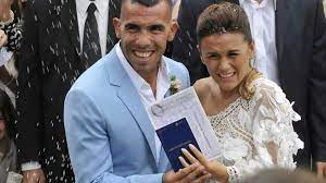 Carlos tevez no es uno de los jugadores mejor pagados del mundo por suerte. Carlos Tevez Wahrend Eigener Hochzeit Ausgeraubt Sportbuzzer De
