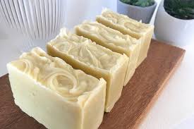 Savon Basique Fini Diy Soap And Shampoo Diy Cleaning Products Recipes Homemade Recipes
