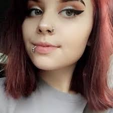 Samantha Gilliland's Instagram, Twitter & Facebook