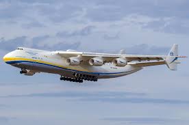 Świat ujrzał tę maszynę po raz pierwszy na światowym salonie lotniczym paris air show w 1989 r., choć jego oblot odbył się w grudniu 1988 roku. File Antonov Design Bureau Antonov An 225 Mriya At Leipzig Halle Eddp Lej Jpg Wikimedia Commons