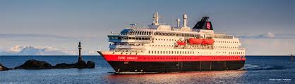 In addition to the ship itself named for king harald of norway, the bar is named for polar pioneer and nobel peace laureate fridtjof nansen, while the café is named in honor of explorer roald amundsen. Ms Kong Harald Sommerreisen Norwegen Hurtigruten