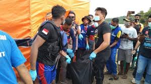 Isi pada bagian tubuh tulisan sedang pada skripsi/tesis/disertasi, kalimat yang digunakan berorientasi pada masa yang telah. Jiswgby2vkjrbm