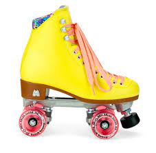 Moxi Beach Bunny Skates Strawberry Lemonade In 2020 Roller Skates Beach Bunny Roller Skating