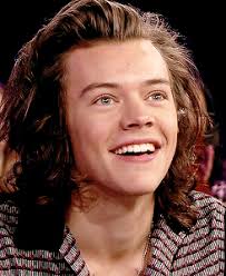 Check out his looks for short to medium to long hair, or from the one direction era to now! 161 Images About Harry Styles Long Hair On We Heart It See More About Harry Styles One Direction And Gif