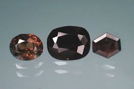 Painite Stones 5 Of Top 10 Rarest Gemstones List 50 000 60 000 Per Carat Rare Gems Rare Crystal Rare Gemstones