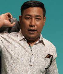 Hantu bungkus ikat tepi adalah sebuah film komedi horor yang disutradarai oleh hashim rejab. Hantu Bungkus Ikat Tepi 2015 Mubi