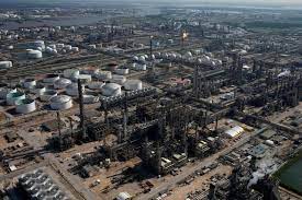 The refinery processes crudes from mexico , canada , the u.s., africa and south america. Lyondell Houston Shell Deer Park Refineries Cut Production Sources