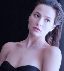 Brenda asnicar (17 de octubre de 1991), es una actriz, cantante, compositora, modelo y diseñadora de moda argentina. Brenda Asnicar Wikipedia