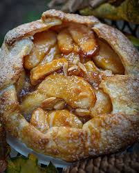 Herve Cuisine Officiel Sur Instagram Tarte Aux Pommes Rustique Hervecuisine On L Adore Celle La Facil En 2020 Herve Cuisine Cuisine Tarte Aux Pommes Rustique