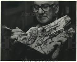 1986 Press Photo Fred Lampe removes old paint from head of carousel horse