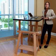 Hack An Ikea Trestle Into An Adjustable Standing Desk Schreibtischideen Schreibtisch Mit Aktenschrank Tisch