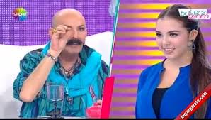 Aygün aydın foto galerilerini gezebilirsiniz. Bu Tarz Benim Cemil Ipekci Aygun Aydin Adli Yarismaciyi Iltifat Yagmuruna Tuttu