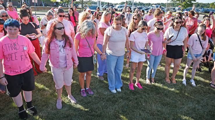 Photos of hundreds show up for vigil for Lindsay Clancy