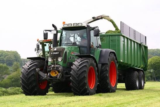 Fendt 820 Tractor