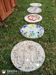Beach Shell Themed Diy Stepping Stone Craft Stepping Stone Crafts Stepping Stones Diy Kids Garden Stones Diy