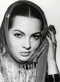 Tratando de ser objetivo: ¿quién es más guapa? ¿Penélope Cruz o Sara  Montiel? En todos los tops que he visto de España, Sara gana, mientras que  en los americanos es Penélope, pero ¿