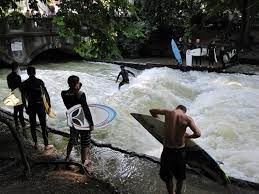Du hast 5 möglichkeiten, von münchen nach englischer garten zu kommen. Eisbach Im Englischen Garten Munchen Ausflugsziele Munchen