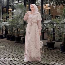 Kedua sejoli ini merayakan hari spesial tersebut di hotel raffles, jakarta. Harga Baju Pesta 2021 Terbaru Juli 2021 Biggo Indonesia