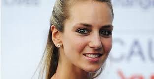 🎥 Giro d'Italia peloton honors the memory of Daisy Gesink with a minute of  silence: Gijs Leemreize and Visma