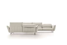 Its fully padded seat is accompanied by a back with a metal frame that supports the original weave, made of dove grey coloured twisted polyethylene fibres. Ditre Italia Sofa On Line Sofa Stoff Italienisches Ledersofa Modernes Sofa