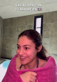 Hace unos días presencié esta misma escena en un spa de un hijo con su  madre. Jamás sabrán que son los protagonistas de esta gran historia.
