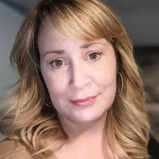 Julie Alden's Instagram, Twitter & Facebook