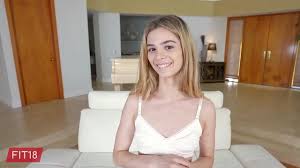 Casting Tiny American Amateur Girl Molly Little In Yoga Pants - XNXX.COM