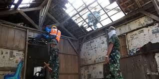 Ma'ruf amin beserta panglima tni marsekal tni hadi tjahjanto dan kapolri jenderal listyo sigit prabowo saat acara hut bhayangkara di istana negara, jakarta, kamis 1 juli 2021. Foto Aksi Prajurit Tni Renovasi Rumah Lalu Muhammad Zohri Merdeka Com