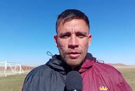 RealOruro #OrgulloQuirquincho Nuestros #Guerreros del #RojoCarmesí ya se  encuentran en COCHABAMBA 💪 🇧🇴 ¡Estamos preparados al 💯 % para el  partido! > COPA SIMÓN BOLÍVAR 🎖️CUARTOS DE FINAL 👉 Partido