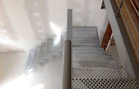 Realisation D Une Plateforme Metallique En Caillebotis Galvanise Faisant Office De Prolongement De La Mezzanine Ex Escalier Metallique Escalier Escalier Design