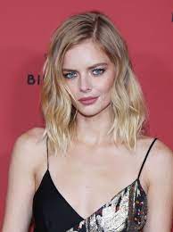 And beautifully angry performance as this hardened woman who seeks justice for her daughter's rape/murder by putting up three billboards putting chief willoughby on blast for. Samara Weaving Three Billboards Outside Ebbing Missouri Premiere In Los Angeles Celebmafia
