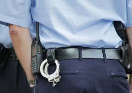 Als sich in den 1990er jahren in deutschland langsam die erkenntnis durchsetzte, eine einwanderungsgesellschaft zu sein, stellte sich auch für die polizei die frage, ob, wie, in welchem ausmaß und unter welchen bedingungen menschen mit migrationshintergrund zugang in den polizeidienst finden sollten. Rottweil Bande Gibt Sich Als Polizisten Aus Rottweil Umgebung Schwarzwalder Bote