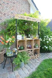 Werbung Es Liegt An Uns Weil Und Eine Diy Bar Aus Obstkisten Sohle Einzig Alleinig Garden Deko Obstkisten Diy Gartenprojekte Gartendekor