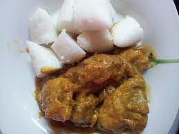 Ianya dihidangkan dengan nasi impit atau nasi kapit dan juga dengan beberapa cucuk sate. Nasi Impit Kuah Kacang Vs Rendang Ayam Percik