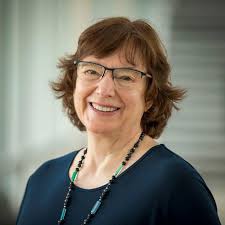 Elizabeth Raymond's Instagram, Twitter & Facebook