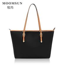 阿里巴巴新款2016女士单肩包头层牛皮托特包欧美风范尼龙配皮布包家厂直销 真皮女包 这里云集了众多的供应商 采购商 制造商 这是新款2016女士单肩包头层牛皮托特包欧美风范尼龙配皮布包家厂直销的详细页面 货源类别 现货 是否库存 是 库存类型 整单 最晚发货时间