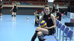 Filenin sultanları cevaplıyor meryem boz youtube video izle indir. Filenin Sultanlarindan Meryem Boz Kac Yasinda Meryem Boz Kimdir Hangi Takimda Oynuyor