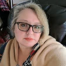 Elin Sullivan's Instagram, Twitter & Facebook