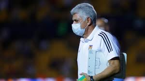 Tuca ferreti se queja del calor en c u reacciones pumas vs tigres 2021. Without A Rest Tuca Ferretti Is Wanted By Another Liga Mx Team Ruetir