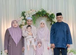We did not find results for: Cinta Kembali Bertaut Da I Farhan Kembali Dengan Bekas Isteri Fatin Pada 1 Syawal Hiburan Mstar